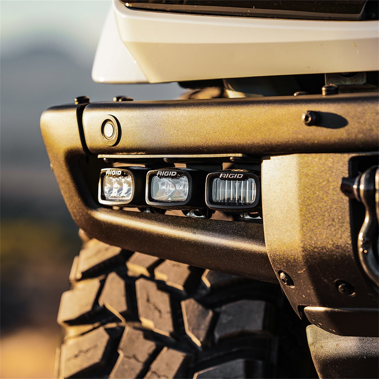 46731-Bronco_Bumper_Fog_Mount-Lifestyle-01.jpg