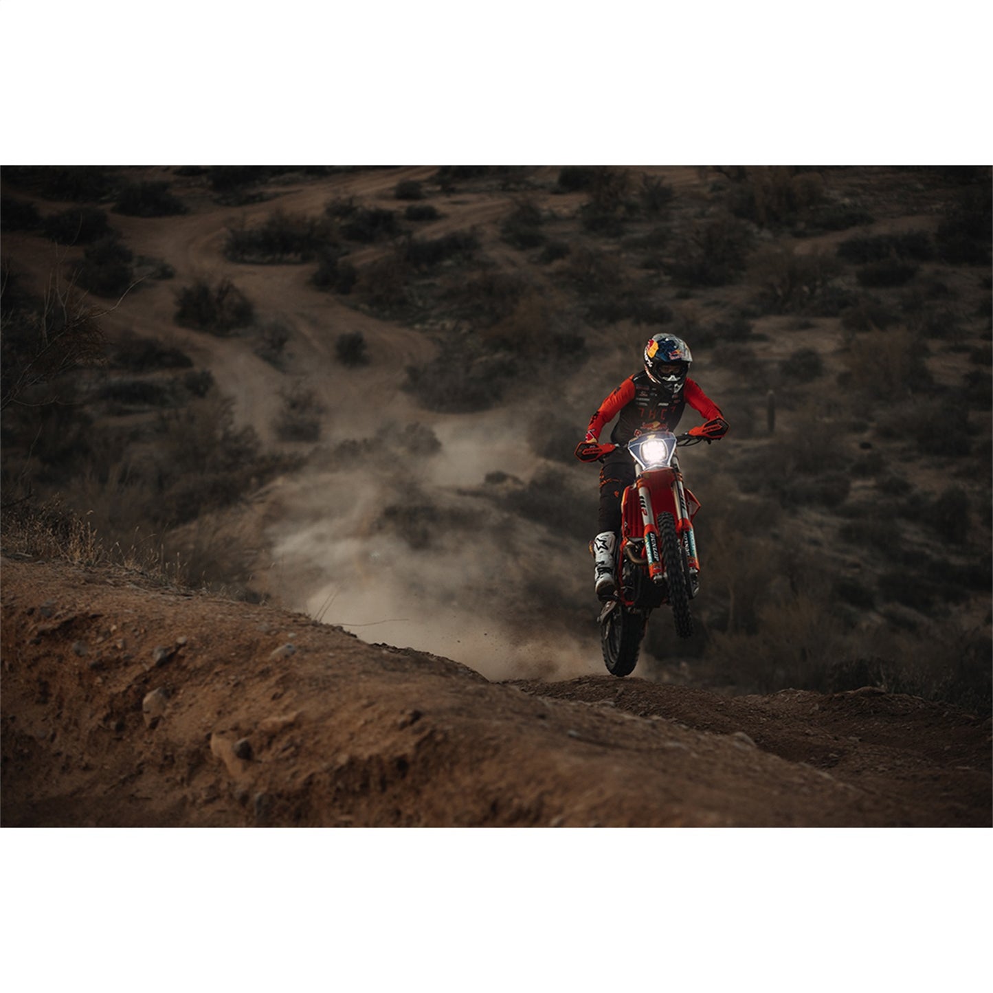 Adapt_XE_Extreme_Enduro_LED_Lifestyle_02.jpg