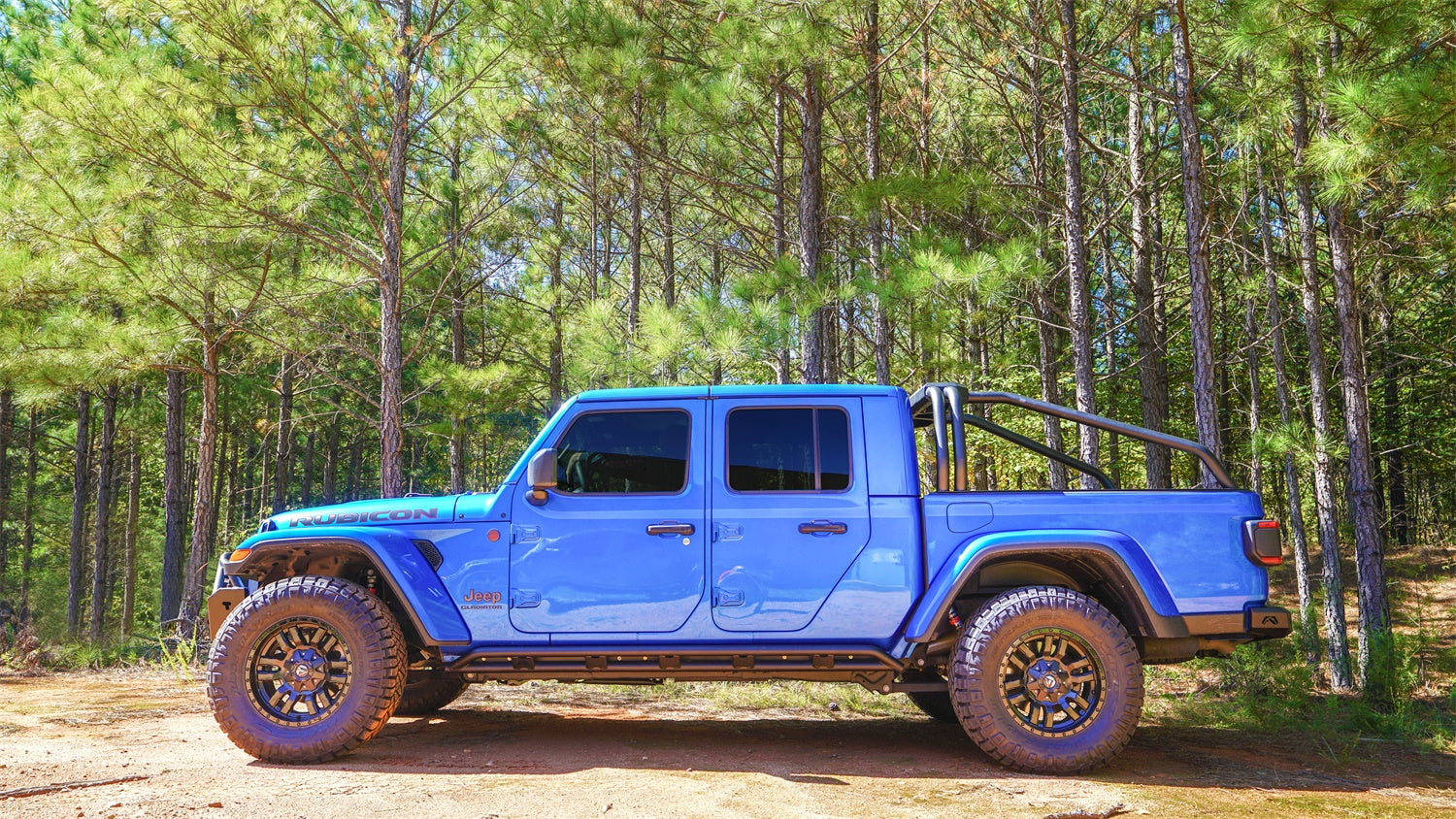 JEEP_JT_BLUE_SIDE_OUTSIDE.jpg
